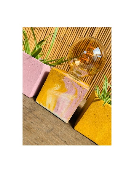 Lampe cube béton marbré rose et jaune - JUNNY