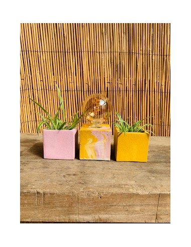 Lampe cube béton marbré rose et jaune - JUNNY
