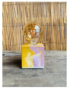 Lampe cube béton marbré rose et jaune - JUNNY
