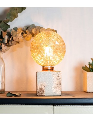 Lampe cube béton patiné beige et cuivre - JUNNY