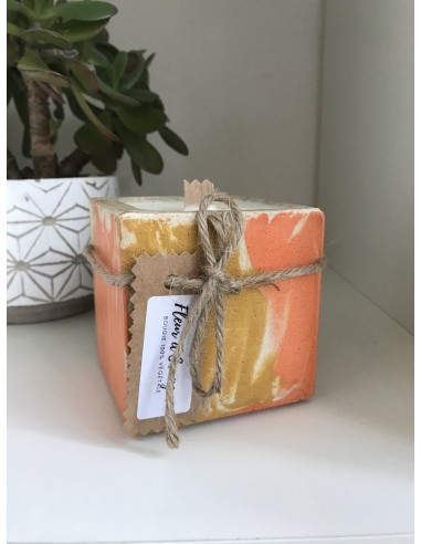 Bougie Parfumée Fleur d'Oranger Cube en Béton Orange et Jaune - JUNNY